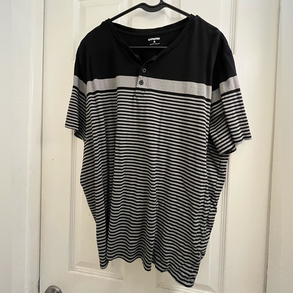 Men’s Express XL Black Striped Henley Button-Up Vneck Tee Shirt